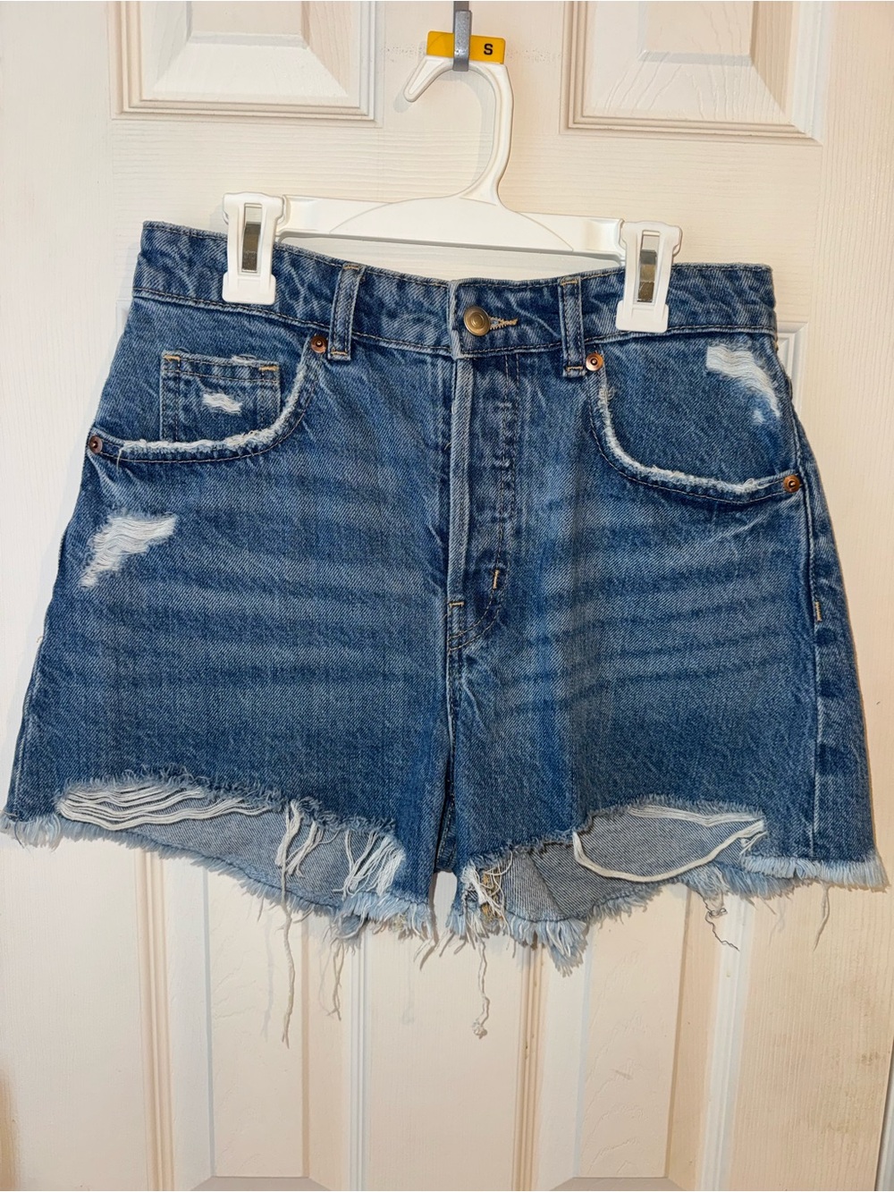 H&M Women's Distressed Jean Shorts in Blue Size 4